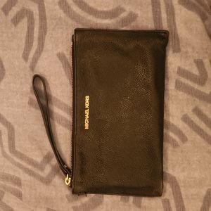 Michael Kors Jet Set Large Zip Clutch Wristlet -Black ⚫️